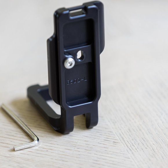 Really Right Stuff RRS B5D2-L Canon 5D Mark II L bracket - Picture 3 of 3